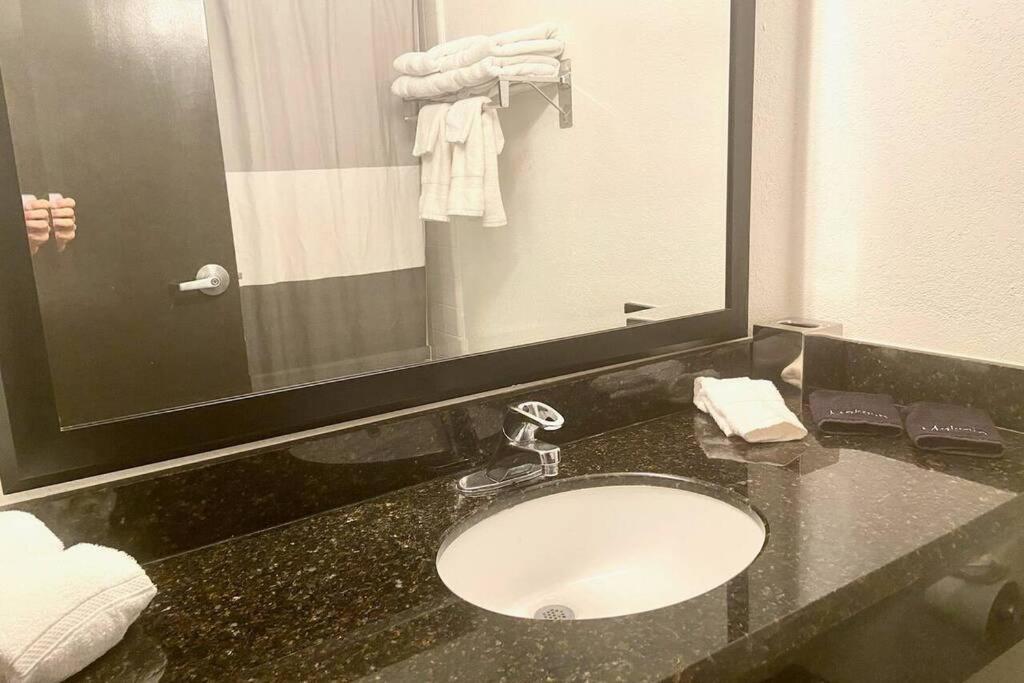 Riverview, Studio 507, Beach Steps Away!+Pool+Wifi 拉斯金 外观 照片